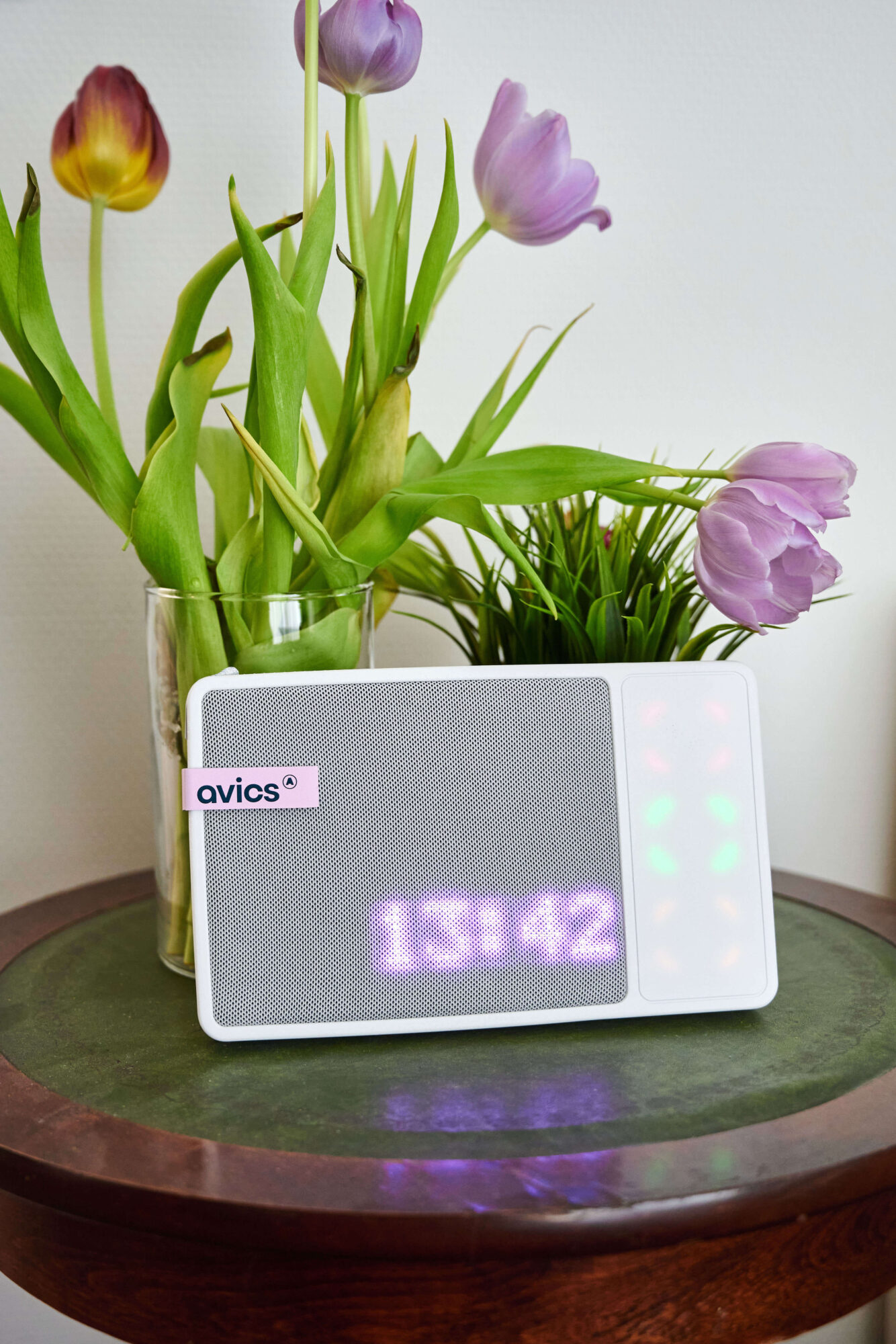 HC1000 op tafel met bloemen