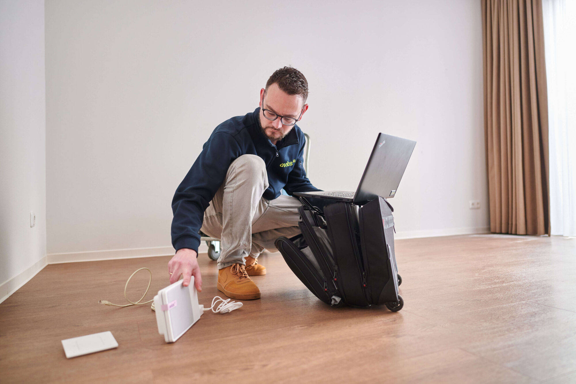 Monteur Avics HC1000